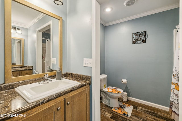 160 Walnut Ln, Rutledge, TN 37861 - full bath featuring toilet, wood finished floors, crown molding, visible vents, and baseboards