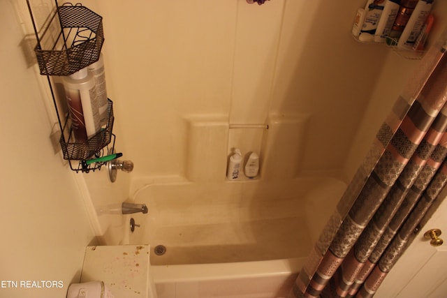 bathroom featuring shower / bathtub combination with curtain