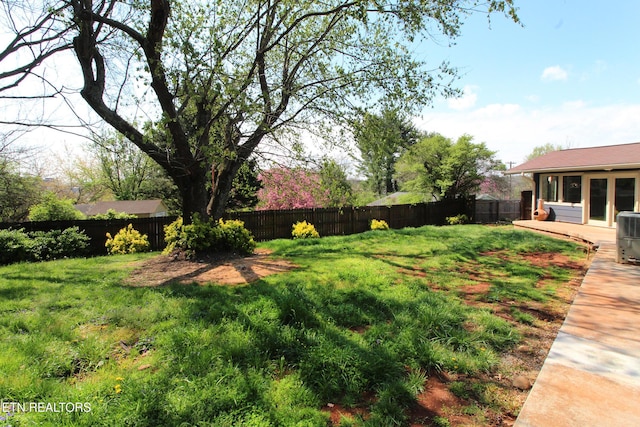 view of yard featuring a fenced backyard