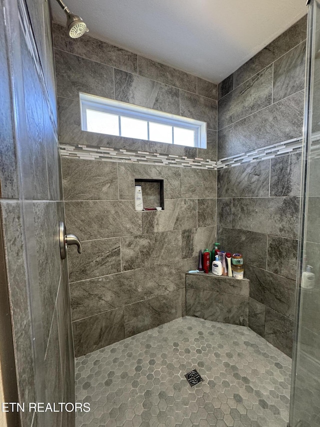 bathroom featuring a tile shower