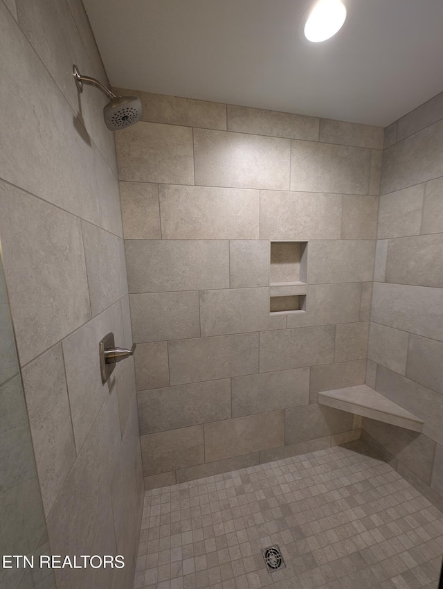 112 Roseberry St Lot 7B, Oak Ridge, TN 37830 - bathroom featuring a tile shower