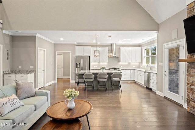 living area with crown molding, lofted ceiling, recessed lighting, baseboards, and dark wood-style floors