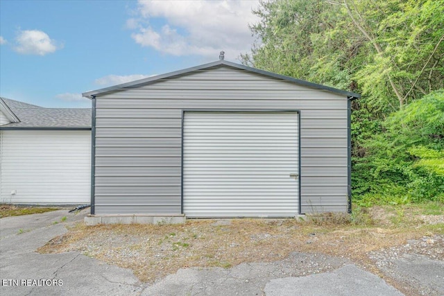 view of detached garage