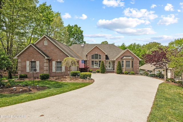 106 Mariners Dr, Fairfield Glade, TN 38558 - single story home with a front yard, driveway, and brick siding