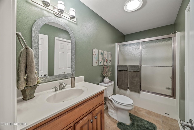 106 Mariners Dr, Fairfield Glade, TN 38558 - full bath with toilet, a textured wall, shower / bath combination with glass door, and vanity