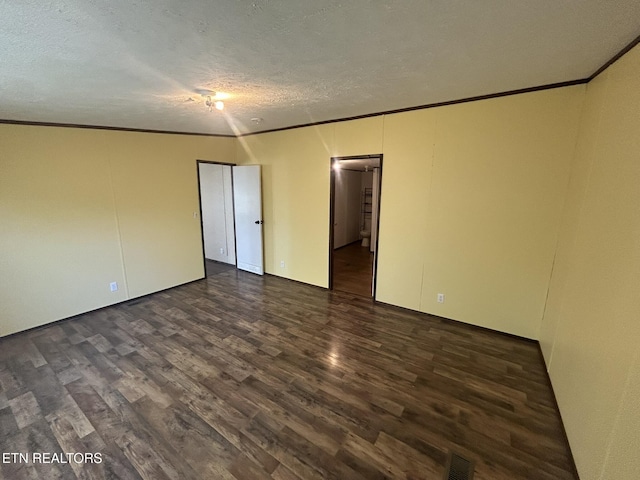 230 Hitch St, Vonore, TN 37885 - empty room featuring dark wood-style flooring, ornamental molding, a textured ceiling, and visible vents