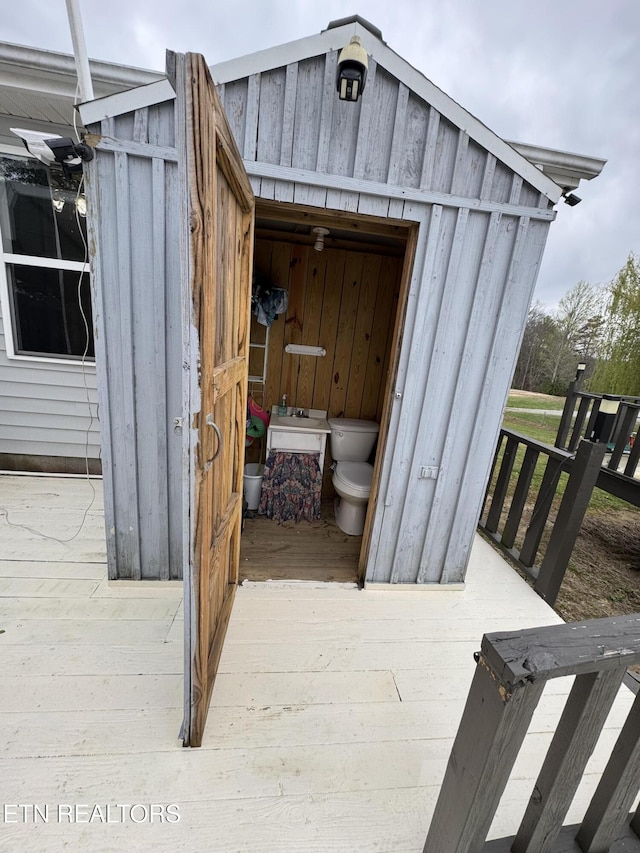 view of outbuilding featuring an outdoor structure