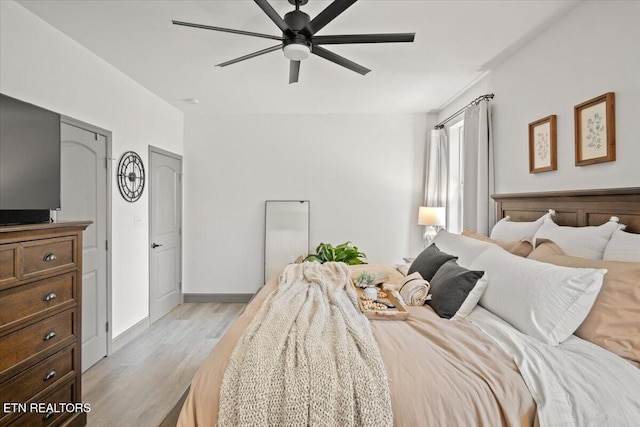 bedroom featuring light wood finished floors and a ceiling fan