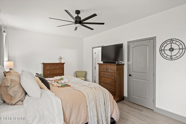 bedroom with baseboards, light wood-style floors, and a ceiling fan