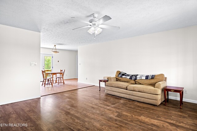 709 Head Of Creek Rd, Sweetwater, TN 37874 - living area with wood finished floors, a textured ceiling, a ceiling fan, and baseboards