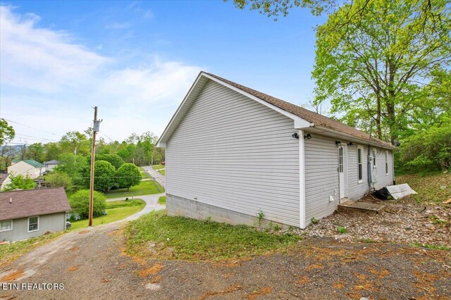 174 Sandy Hill Rd, Lafollette, TN 37766 - view of side of home
