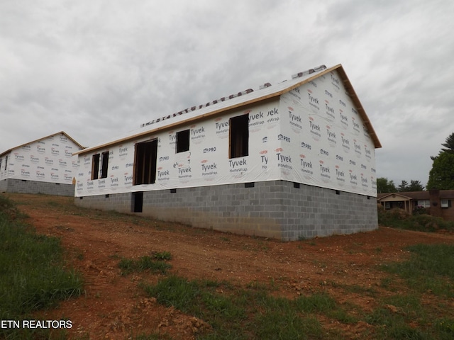 152 Nevils St, Harrogate, TN 37752 - view of side of home featuring crawl space
