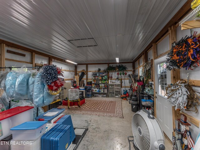 533 T Rd, Monterey, TN 38574 - view of garage