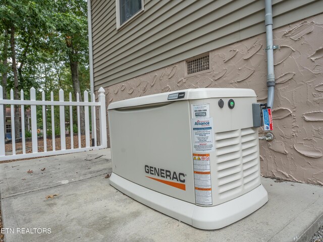 533 T Rd, Monterey, TN 38574 - details with fence and a power unit