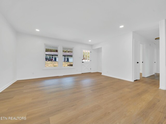 2249 Knollcrest Ln, Knoxville, TN 37920 - unfurnished living room with light wood-style flooring, baseboards, and recessed lighting