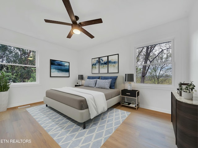 2249 Knollcrest Ln, Knoxville, TN 37920 - bedroom featuring baseboards, visible vents, light wood-style floors, and a ceiling fan