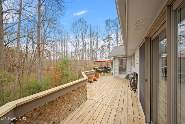 12 Wessex Ct, Crossville, TN 38558 - wooden terrace with outdoor dining area
