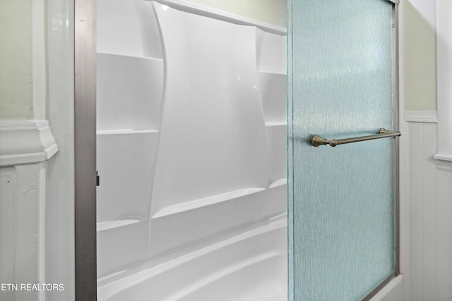 201 Farlow Dr, Knoxville, TN 37934 - bathroom featuring a washtub and walk in shower