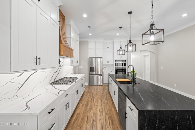 204 Atoka Pl, Loudon, TN 37774 - kitchen featuring a sink, crown molding, a spacious island, stainless steel appliances, and decorative backsplash