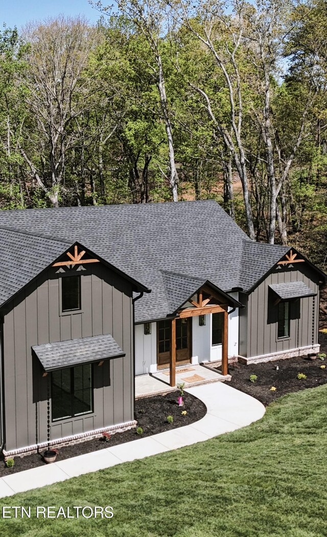 788 Blackberry Ridge Rd, Lenoir City, TN 37772 - view of front of home with roof with shingles, board and batten siding, and a front lawn