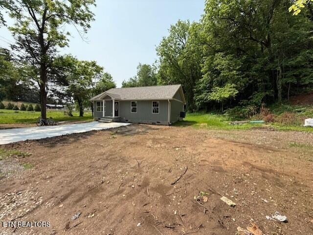 515 Hillcrest St, Clinton, TN 37716 - back of property featuring concrete driveway