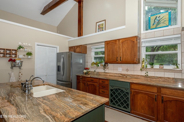 4225 W Lakeview Cir, Louisville, TN 37777 - kitchen featuring a sink, stainless steel fridge with ice dispenser, high vaulted ceiling, brown cabinetry, and decorative backsplash