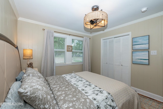 4225 W Lakeview Cir, Louisville, TN 37777 - bedroom featuring crown molding, baseboards, a closet, and wood finished floors