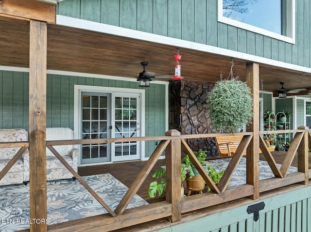 4225 W Lakeview Cir, Louisville, TN 37777 - entrance to property with a ceiling fan