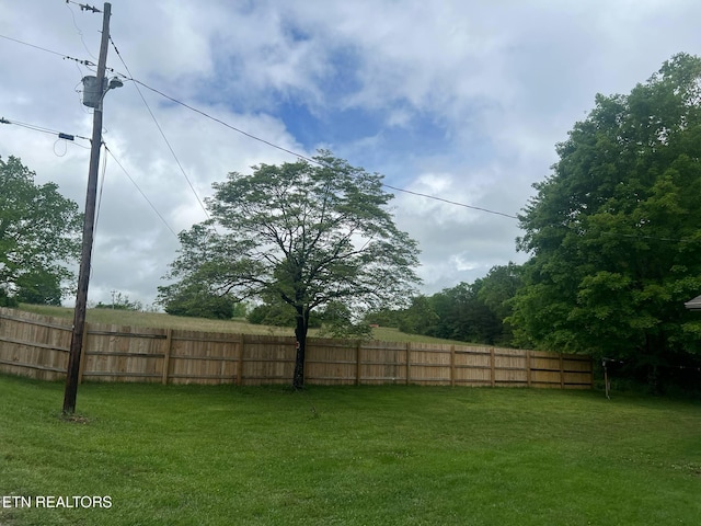 798 Lawson Rd, Crossville, TN 38571 - view of yard