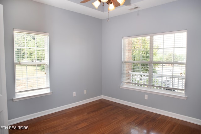 129 Mcneilly Cir, Maryville, TN 37803 - spare room featuring dark wood finished floors, baseboards, a ceiling fan, and visible vents