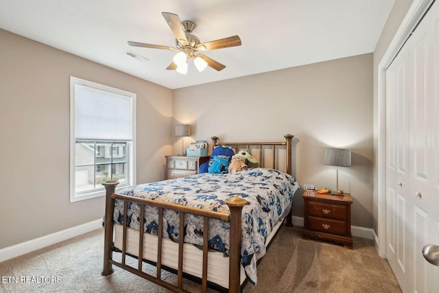 bedroom featuring a closet, a ceiling fan, visible vents, light carpet, and baseboards