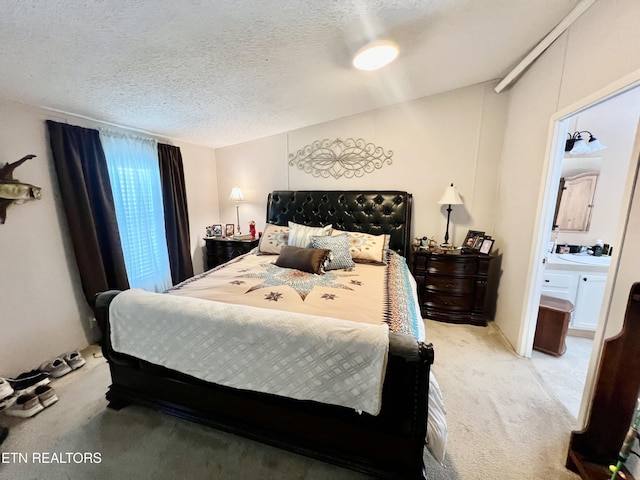 801 Lakeway Rd, Morristown, TN 37814 - bedroom featuring ensuite bathroom, light colored carpet, and a textured ceiling