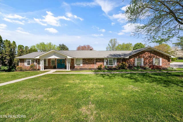 230 Briarcliff Ave, Oak Ridge, TN 37830 - ranch-style home featuring brick siding and a front lawn