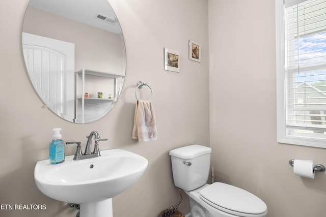 5811 Rain Cloud Rd, Knoxville, TN 37918 - bathroom with a sink and toilet