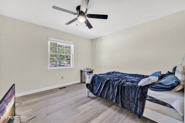 9204 Chamaeleon Trl, Harrison, TN 37341 - bedroom with wood finished floors, ceiling fan, baseboards, and visible vents