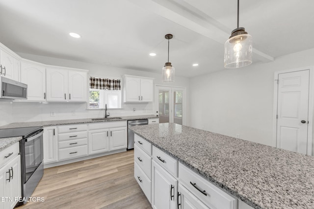 9204 Chamaeleon Trl, Harrison, TN 37341 - kitchen with appliances with stainless steel finishes, light wood finished floors, a sink, and backsplash