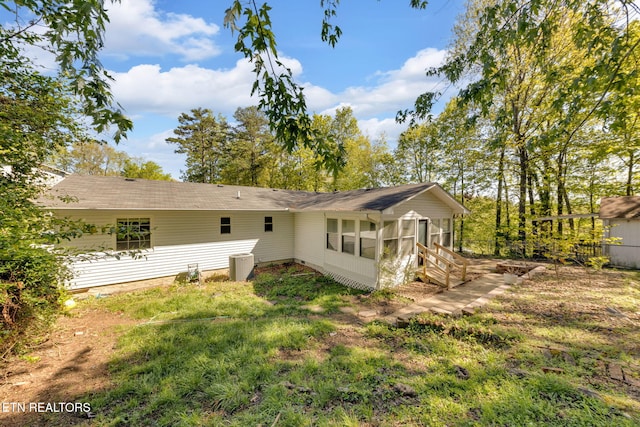 9204 Chamaeleon Trl, Harrison, TN 37341 - back of property with cooling unit