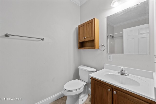 102 Chaloni Ln, Loudon, TN 37774 - bathroom featuring ornamental molding, toilet, vanity, and baseboards