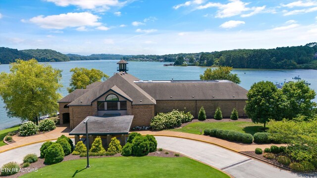 102 Chaloni Ln, Loudon, TN 37774 - view of front of house featuring a water view and a front yard