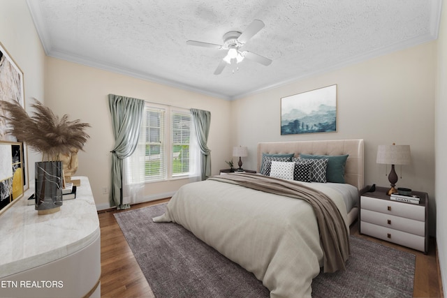 102 Chaloni Ln, Loudon, TN 37774 - bedroom featuring wood finished floors, a textured ceiling, ceiling fan, and crown molding