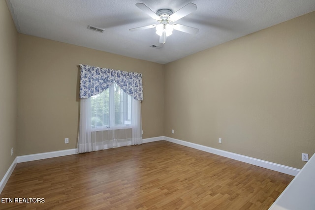 304 Coweta Ct, Loudon, TN 37774 - spare room featuring baseboards, visible vents, a ceiling fan, and light wood-type flooring