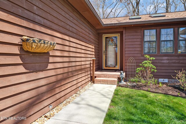 13 Oxford Cir, Fairfield Glade, TN 38558 - entrance to property with crawl space