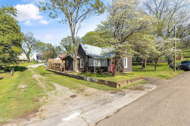 2214 Lincoln St, Knoxville, TN 37920 - view of front of home featuring a front yard and metal roof