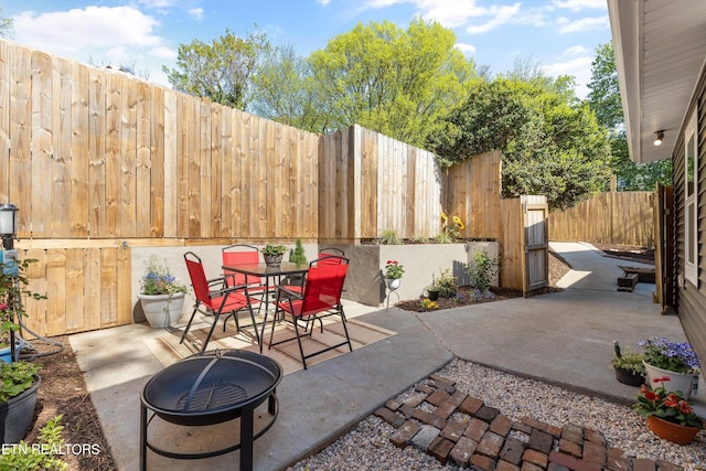 2214 Lincoln St, Knoxville, TN 37920 - view of patio featuring an outdoor fire pit, outdoor dining space, and a fenced backyard