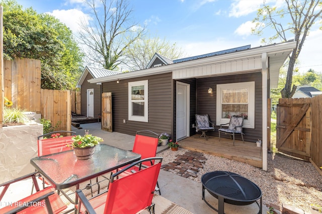 2214 Lincoln St, Knoxville, TN 37920 - view of patio / terrace with fence and outdoor dining area