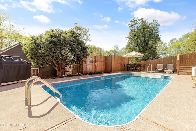 2214 Lincoln St, Knoxville, TN 37920 - view of pool with a fenced backyard, a fenced in pool, and a patio