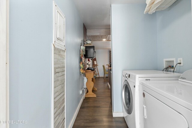 2214 Lincoln St, Knoxville, TN 37920 - laundry room featuring washing machine and clothes dryer, baseboards, and dark wood-style floors