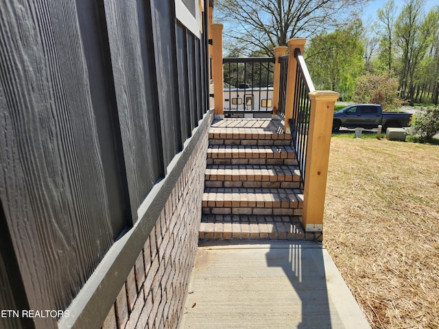 180 W Park Cir, Decatur, TN 37322 - view of stairs