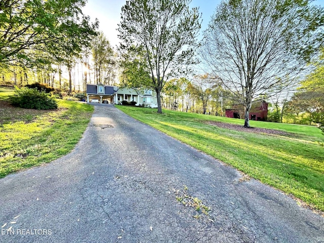 130 Hillview Rd, Ten Mile, TN 37880 - view of front of house featuring a front yard and driveway