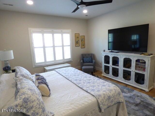 bedroom featuring baseboards, recessed lighting, visible vents, ceiling fan, and wood finished floors